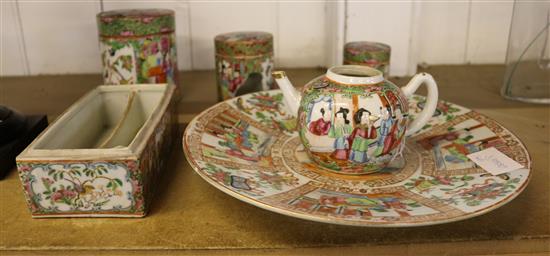 Group of Canton ceramics(-)